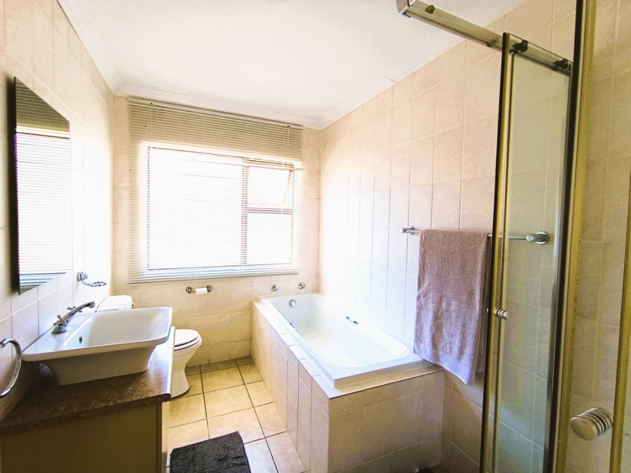 2 Bedroom Property for Sale in Langenhovenpark Free State